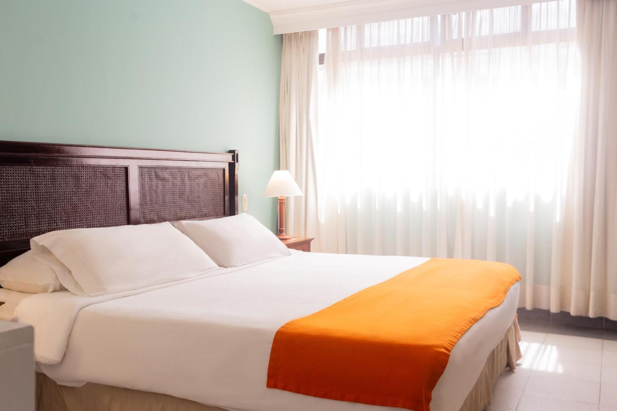 בארנקווילה Hotel Faranda Express Puerta Del Sol Barranquilla, A Member Of Radisson Individuals מראה חיצוני תמונה