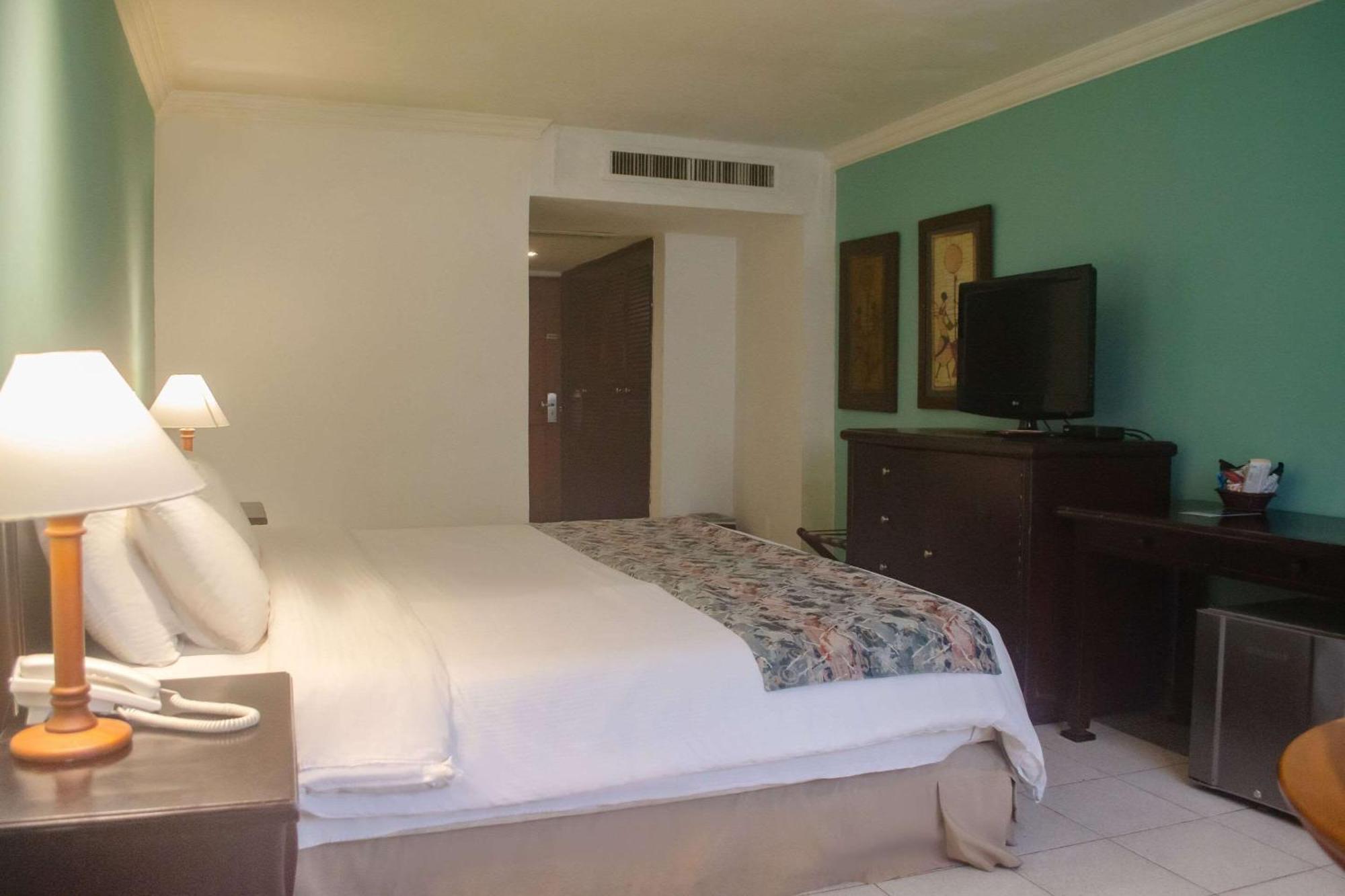 בארנקווילה Hotel Faranda Express Puerta Del Sol Barranquilla, A Member Of Radisson Individuals מראה חיצוני תמונה